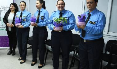 HOMENAJEARON A LAS EFECTIVAS POLICIALES EN EL DÍA DE LA MUJER POLICÍA CHAQUEÑA