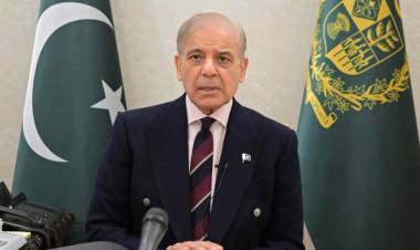 COMO MEDIADOR, EL PRIMER MINISTRO DE PAKISTÁN FIRMÓ EL MEMORANDO ENTRE ESTADOS UNIDOS E IRÁN