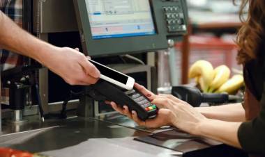 LAS VENTAS EN SUPERMERCADOS, MAYORISTAS Y SHOPPINGS VOLVIERON A CAER EN ABRIL