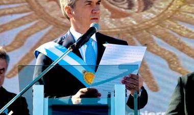 PROMESA DE LEALTAD A LA BANDERA: "LA PATRIA NOS PERTENECE A TODOS Y ENTRE TODOS, TENEMOS QUE CUIDARLA", DESTACÓ ZDERO