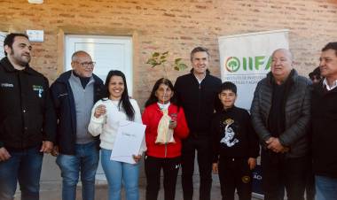 SE ENTREGARON VIVIENDAS EN LAGUNA LIMPIA: “SEGUIMOS CUMPLIENDO EL SUEÑO DE LA CASA PROPIA EN TODA LA PROVINCIA” DIJO EL GOBERNADOR