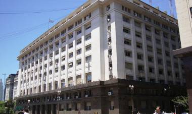 TESORO LE ENTREGA NUEVA LETRA INTRANSFERIBLE AL BANCO CENTRAL POR US$3,8 MILLONES