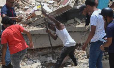 DESESPERACIÓN Y PÉRDIDAS EN LA GUAIRA TRAS LOS DEVASTADORES SISMOS EN VENEZUELA