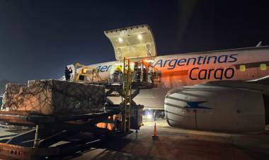 AEROLÍNEAS ARGENTINAS ENVIÓ UN AVIÓN CARGUERO Y UN VUELO CON BRIGADISTAS A VENEZUELA