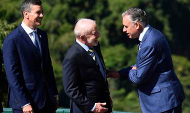 KAST VISITÓ URUGUAY Y PARAGUAY: FIRMÓ ACUERDOS DE INTEGRACIÓN