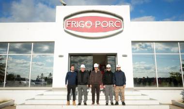 EL GOBERNADOR ZDERO ACOMPAÑÓ LA INAUGURACIÓN DE UN SISTEMA DE ENERGÍA SOLAR EN FRIGOPORC Y DESTACÓ LA INVERSIÓN PRIVADA EN EL CHACO