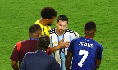 VOZINHA REVELÓ EL EMOTIVO GESTO DE MESSI TRAS EL PARTIDO: "ME DIJO QUE ERA UN ARQUERO INCREÍBLE"