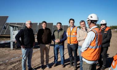 ENERGÍA LIMPIA PARA EL DESARROLLO: ZDERO DESTACÓ EL AVANCE DEL PARQUE SOLAR DE QUITILIPI