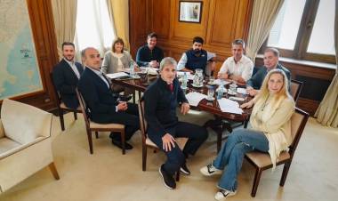 EL GOBIERNO VUELVE A REUNIR A SU MESA POLÍTICA PARA ORDENAR LA AGENDA LEGISLATIVA