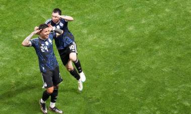 LA FUERTE EDITORIAL URUGUAYA CONTRA LOS HINCHAS CELESTES QUE APOYARON A INGLATERRA: “SOMOS UN PUEBLO ENVIDIOSO”
