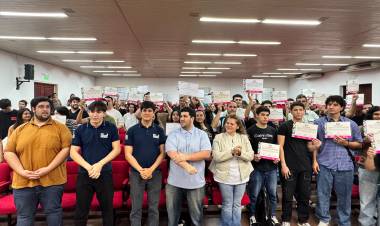 SOY CHACO TRABAJA: ENTREGARON CERTIFICADOS A EGRESADOS DE LOS CURSOS DE IMPRESIÓN 3D Y REPARACIÓN INFORMÁTICA