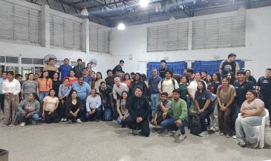 TACO POZO: ÑANDE FORTALECIÓ LA PRODUCCIÓN APÍCOLA CON DOS JORNADAS DE CAPACITACIÓN PARA PRODUCTORES Y ESTUDIANTES