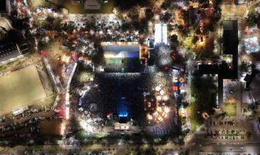 IMPRESIONANTE CONVOCATORIA EN EL CIERRE DE LA BIENAL 2026: UNAS 250 MIL PERSONAS DISFRUTARON DE LA ÚLTIMA NOCHE CON ABEL PINTOS