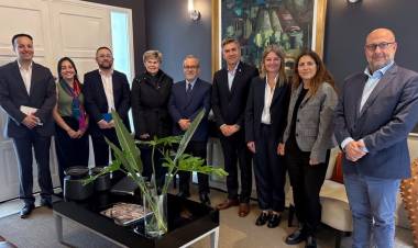 ALFABETIZACIÓN: EL BANCO MUNDIAL CONOCIÓ EN TERRITORIO LA EXPERIENCIA EDUCATIVA DEL CHACO