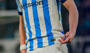 RACING JUGÓ CON UN HOMBRE MENOS LA MAYOR PARTE DEL PARTIDO Y PERDIÓ CON ARGENTINOS JUNIORS
