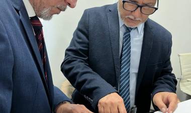 NUEVAS VIVIENDAS PARA CONCEPCIÓN DEL BERMEJO: PROVINCIA Y MUNICIPIO FIRMARON UN CONVENIO DE COOPERACIÓN INSTITUCIONAL
