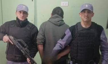 GOLPEÓ A SU PAREJA CON LA LLAVE DE UN AUTO Y LE ARROJÓ ALCOHOL: FUE DETENIDO