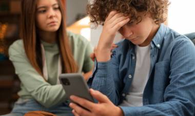 DÍA DEL NIÑO: EL 40? LOS ADOLESCENTES SUFRE ACOSO ONLINE Y CRECE LA PREOCUPACIÓN POR EL GROOMING