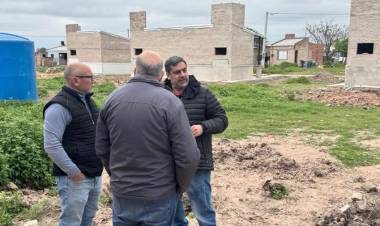 IPDUV VERIFICÓ EL AVANCE DE OBRAS HABITACIONALES EN CORONEL DU GRATY