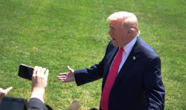 TRUMP AMENAZÓ CON BOMBARDEAR A OMÁN SI INTERFIERE EN LAS NEGOCIACIONES POR EL ESTRECHO DE ORMUZ