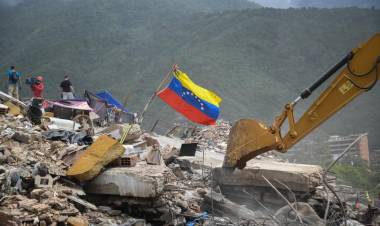VENEZUELA: REMUEVEN MÁS DE 600.000 TONELADAS DE ESCOMBROS TRAS LOS TERREMOTOS