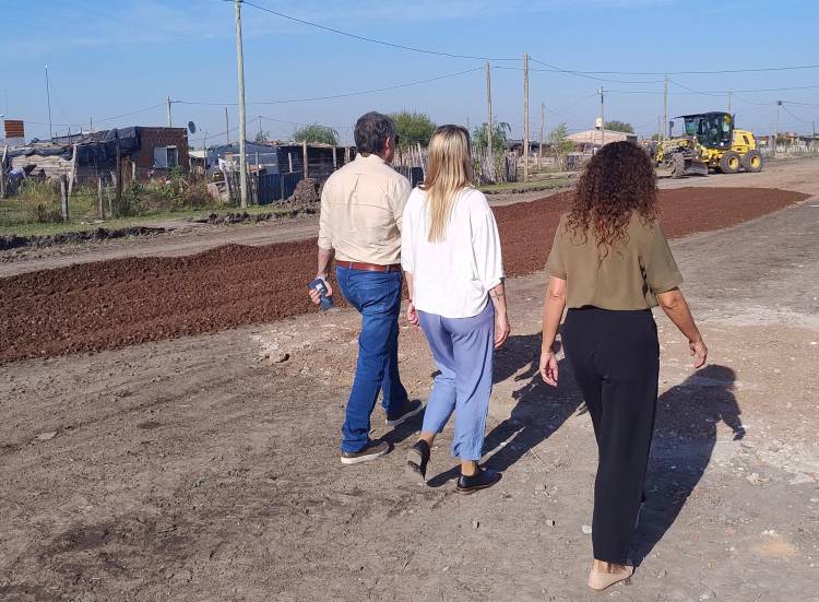 ATENCIÓN INMEDIATA: EL GOBIERNO PROVINCIAL ESTUVO EN LA CHACRA N° 138 DE RESISTENCIA DONDE SE REALIZARON TRABAJOS PARA MEJORAR LA CALIDAD DE VIDA DE VECINOS DE LA ZONA