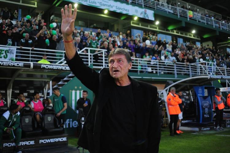 FALCIONI DEJÓ DE SER EL ENTRENADOR DE BANFIELD