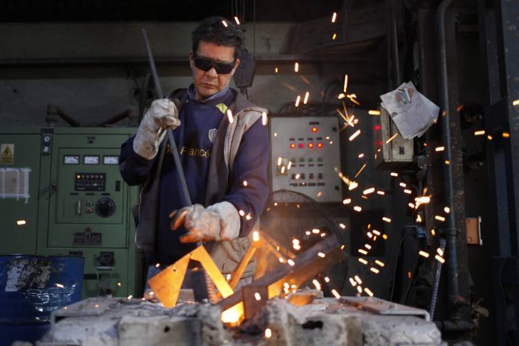 LAS FÁBRICAS METALÚRGICAS SE HACEN DE GOMA