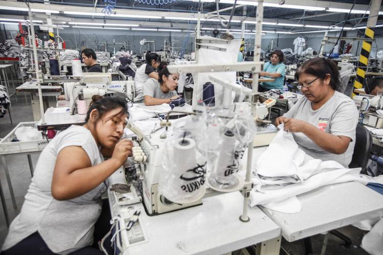 CERCENA DERECHOS A LOS TRABAJADORES Y OTORGA BENEFICIOS ECONÓMICOS PARA EMPLEADORES