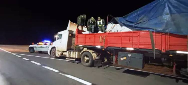 GENDARMERÍA INTERCEPTÓ CAMIONES CON 40 TONELADAS DE PLOMO Y ALUMINIO EN CORRIENTES