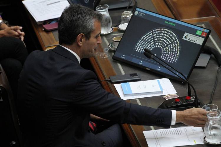 EL GOBIERNO PREPARA UN BOMBARDEO INCESANTE DE PROYECTOS PARA RETOMAR LA INICIATIVA EN EL CONGRESO