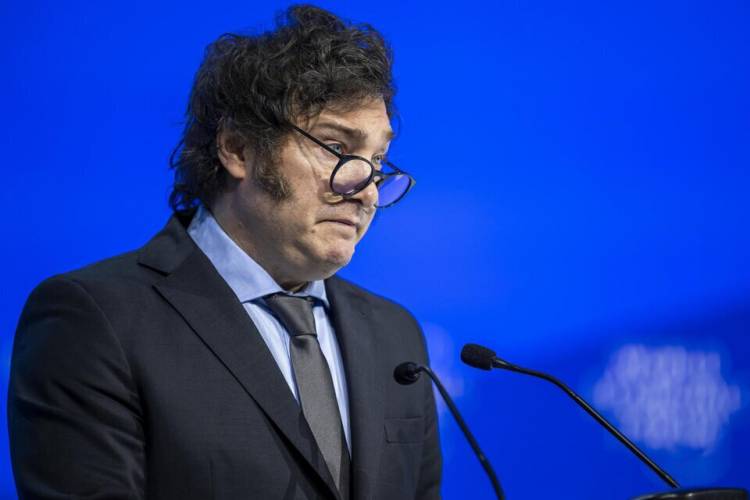 MILEI RELATIVIZÓ LA SUBA DEL DÓLAR BLUE