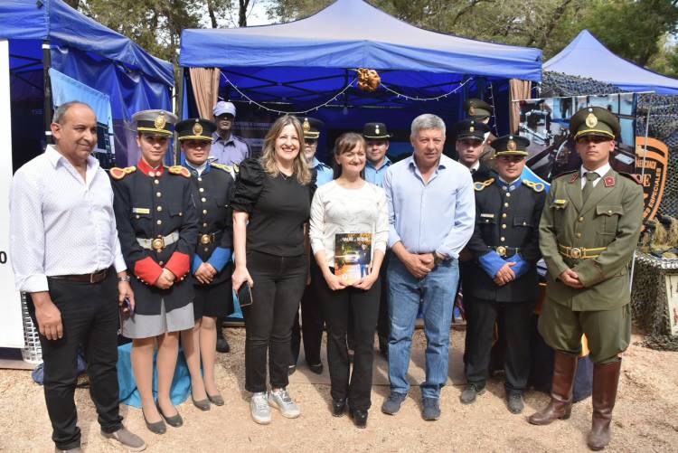 ”LA BIENAL DEL CHACO HA SUPERADO TODAS LAS EXPECTATIVAS Y TIENE QUE SEGUIR CRECIENDO” DIJO LA VICEGOBERNADORA SCHNEIDER