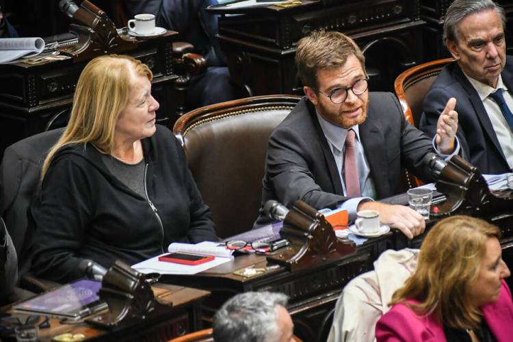 ALIADOS DEL GOBIERNO SE REBELAN POR LOS FONDOS RESERVADOS DE LA SIDE LIBERTARIA