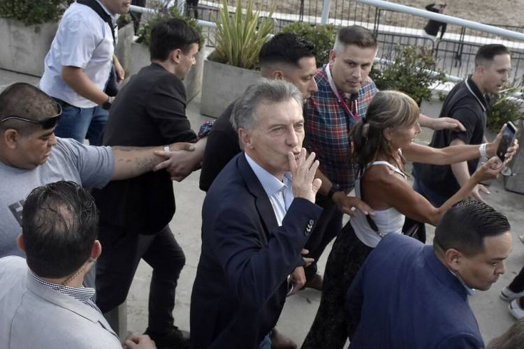 MACRI VUELVE AL RUEDO PARA MARCARLE LA CANCHA A BULLRICH Y MILEI