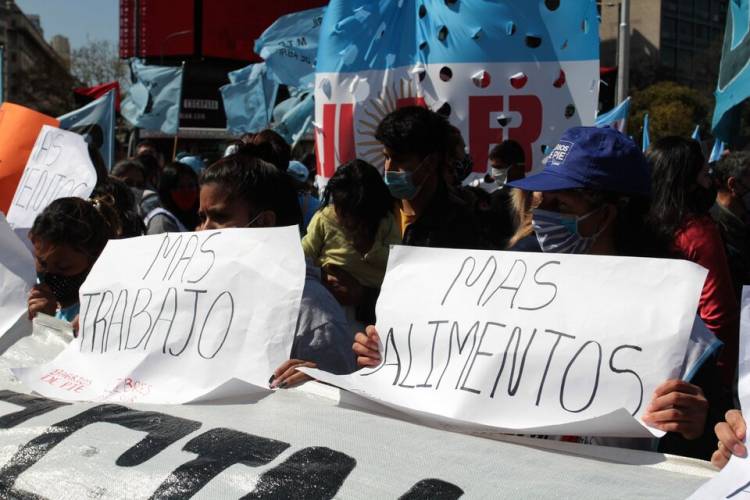 "NOS QUIEREN SACAR DE LA CALLE PERO NO DE LA POBREZA"