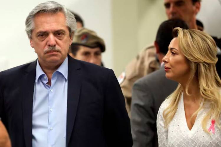 LA HORA DE MARÍA CANTERO PARA HABLAR DE LOS CHATS Y LAS FOTOS DEL ESCÁNDALO DE LOS GOLPES EN OLIVOS