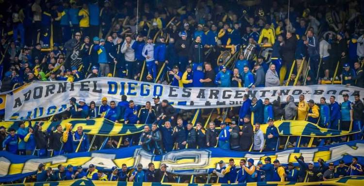 “EL DIEGO ES ARGENTINO Y DE BOCA”: LA BANDERA DE LA 12 CONTRA ADORNI