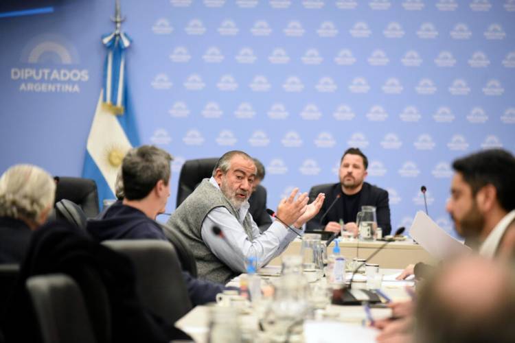 LA CGT Y LA CTA-T RECHAZARON LOS PROYECTOS QUE BUSCAN LIMITAR LA ORGANIZACIÓN Y LA  PROTESTA GREMIAL