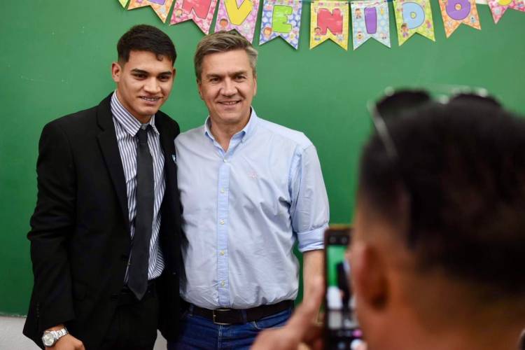 TACO POZO: EL GOBERNADOR ZDERO ACOMPAÑÓ “UNA ESCUELA DIFERENTE”, UN PROYECTO EDUCATIVO INNOVADOR, EN EL PARAJE OJO DE AGUA
