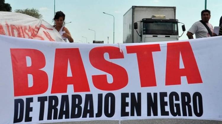 EL EMPLEO EN NEGRO CRECE UN 56% MÁS RÁPIDO Y YA SE REGISTRAN 1,5 TRABAJADORES EN INFORMALES POR CADA FORMAL