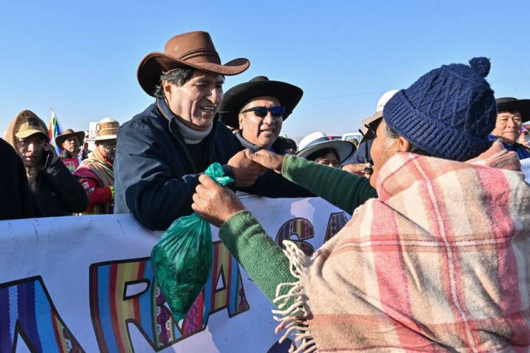 EVO Y ARCE SE ACUSAN DE UN CLIMA DE VIOLENCIA