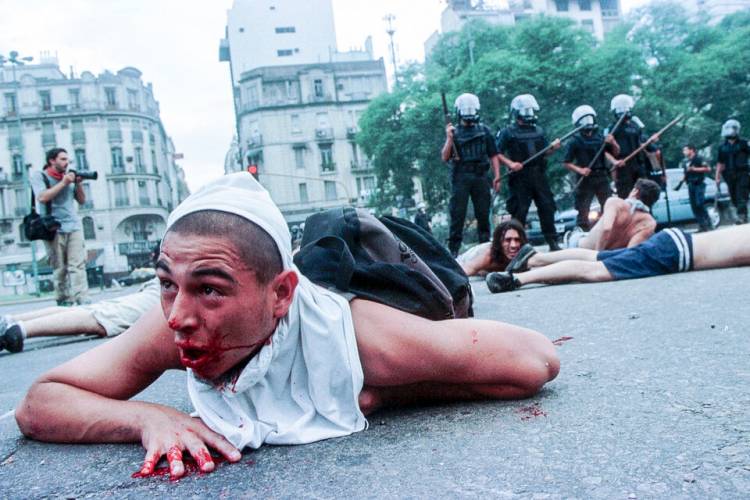 LA CAÍDA DE SANTOS, EL ÚLTIMO RESPONSABLE POLÍTICO DE LA REPRESIÓN DE DICIEMBRE DE 2001