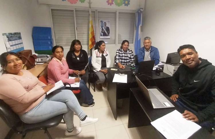 CAPACITACIÓN DOCENTE PARA FORTALECER LOS CONSEJOS EDUCATIVOS COMUNITARIOS BILINGÜES