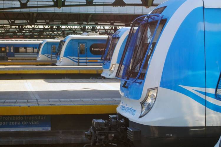 “HOY ES UN GRAN DÍA": EL GOBIERNO FESTEJA 1400 DESPIDOS EN TRENES ARGENTINOS 