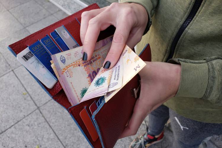 EL 70? OCUPADOS GANA MENOS DE $550.000