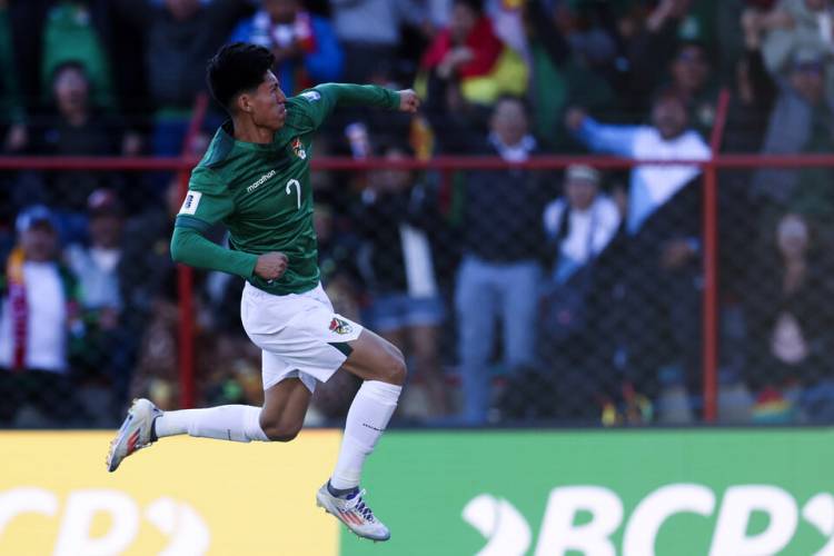 ELIMINATORIAS: BOLIVIA LE QUITÓ EL INVICTO A LA COLOMBIA DE LORENZO