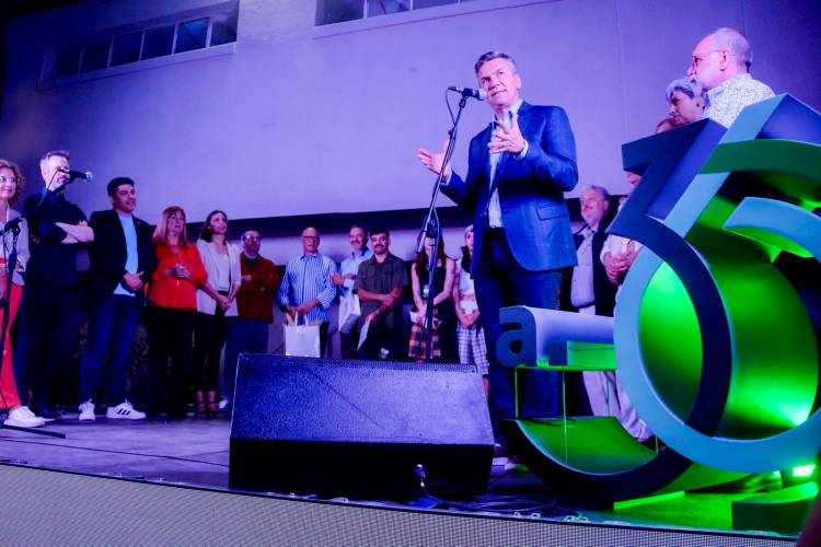 EL GOBERNADOR ZDERO ACOMPAÑÓ LA FERIA INTERNACIONAL DE ARTE A362