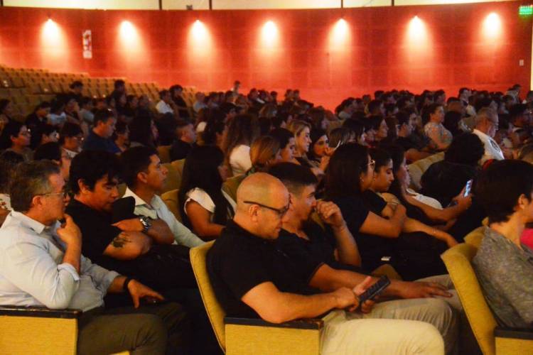 RED APRENDE: DOCENTES INCORPORAN CONOCIMIENTOS EN NEUROCIENCIA, PEDAGOGÍAS EMERGENTES E INTELIGENCIA ARTIFICIAL PARA APLICAR EN LAS AULAS