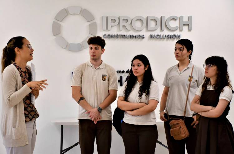 ”FELICES DE RECIBIR A ESTUDIANTES QUE SE INTERESEN EN LA TEMÁTICA DE LA DISCAPACIDAD” EXPRESÓ ANA MITOIRE